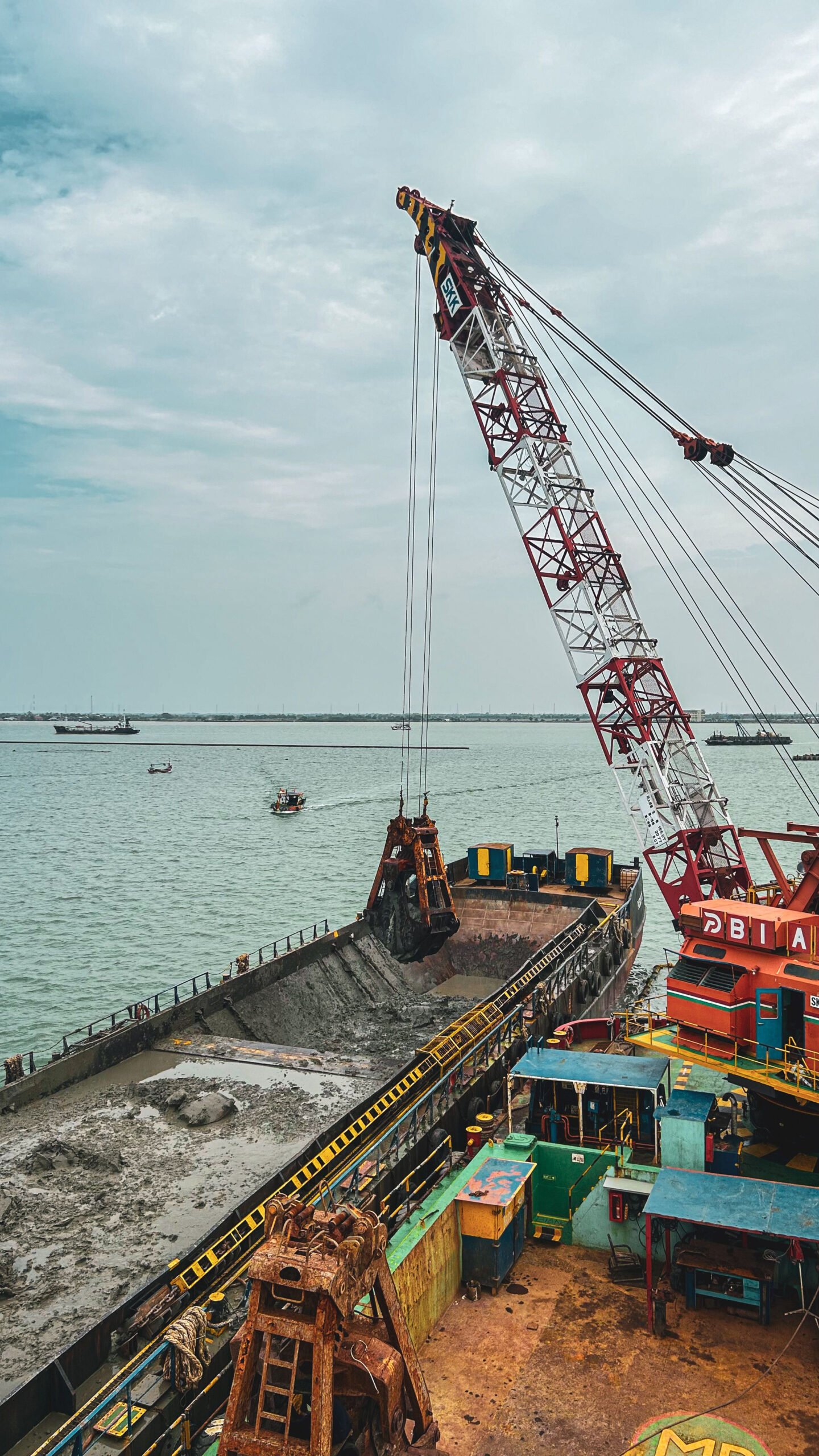 Home courtesy of dio hasbi saniskoro a large crane operating on a vessel